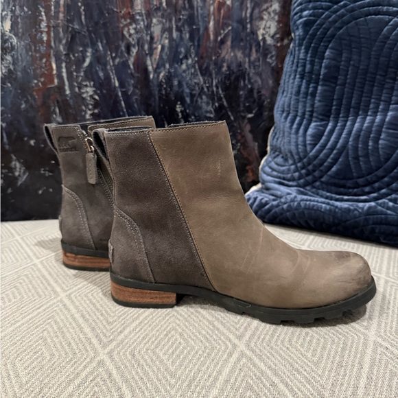 Sorel Women's Two-Tone Ankle Boots - Picture 4 of 6